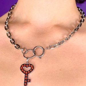 iGirl Key Chain Necklace 🔑